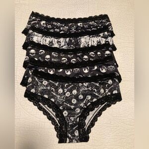 5 pairs of cheeky graphic underwear